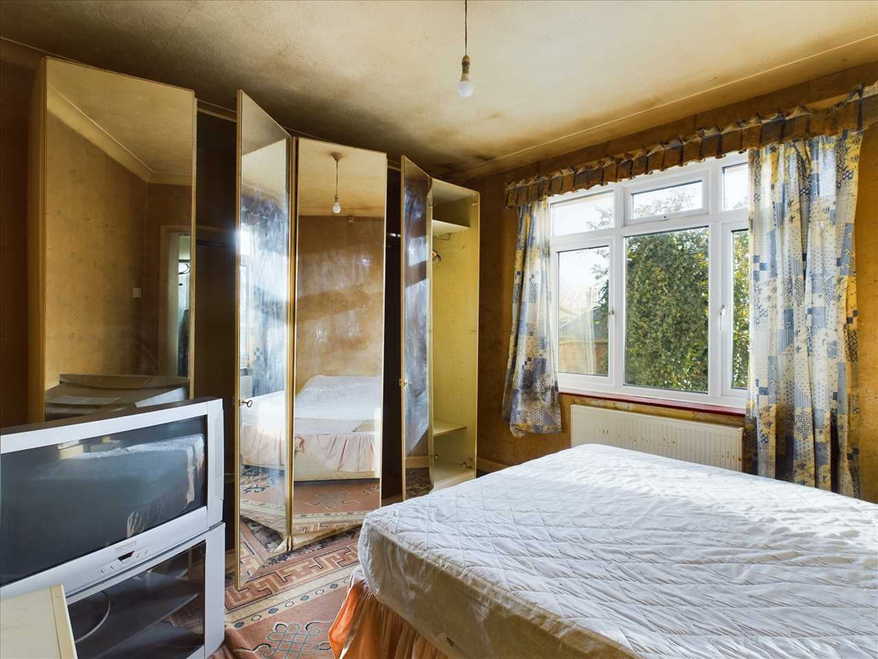 Broomfield Avenue, Cliffs