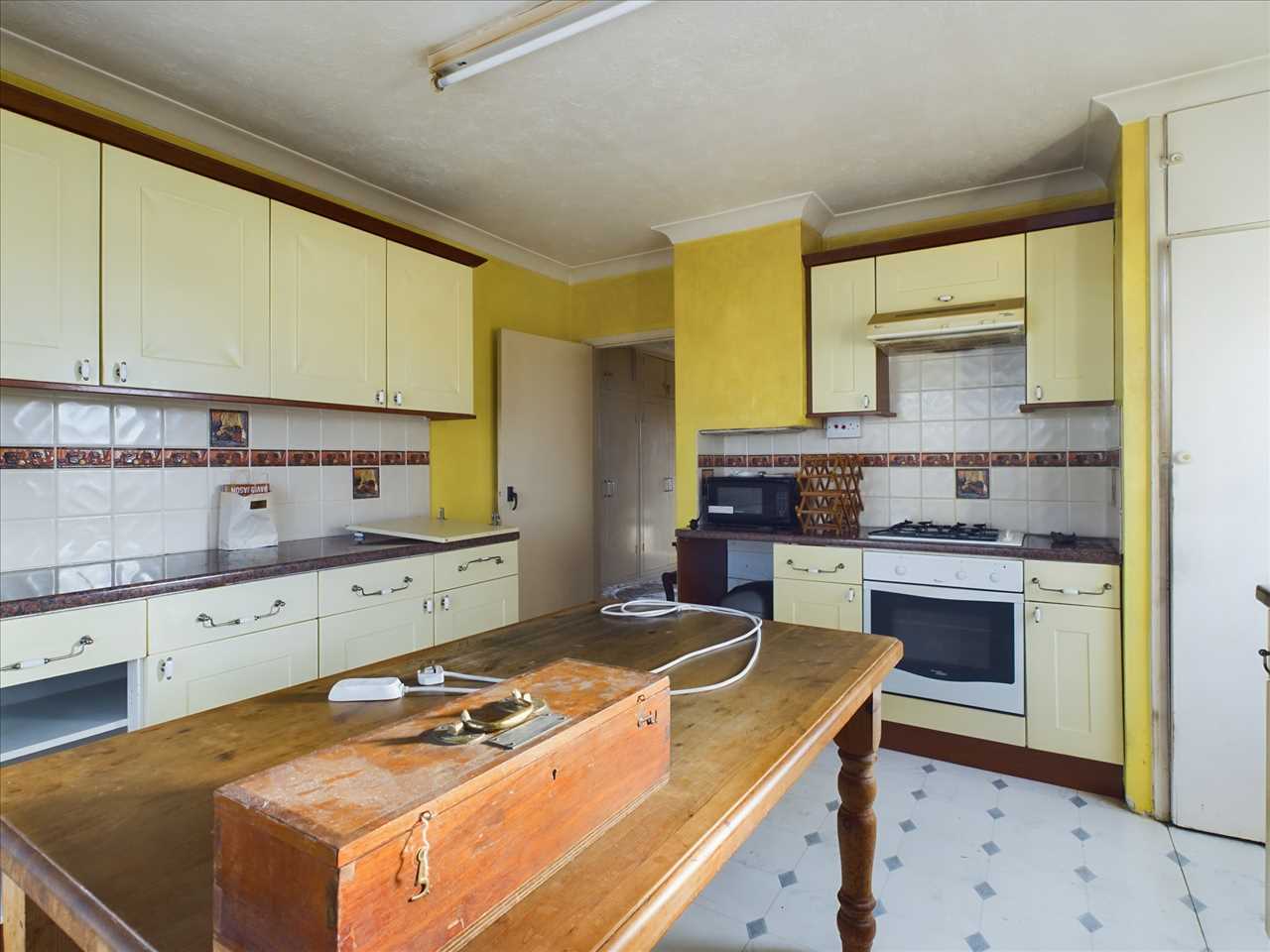 Broomfield Avenue, Cliffs